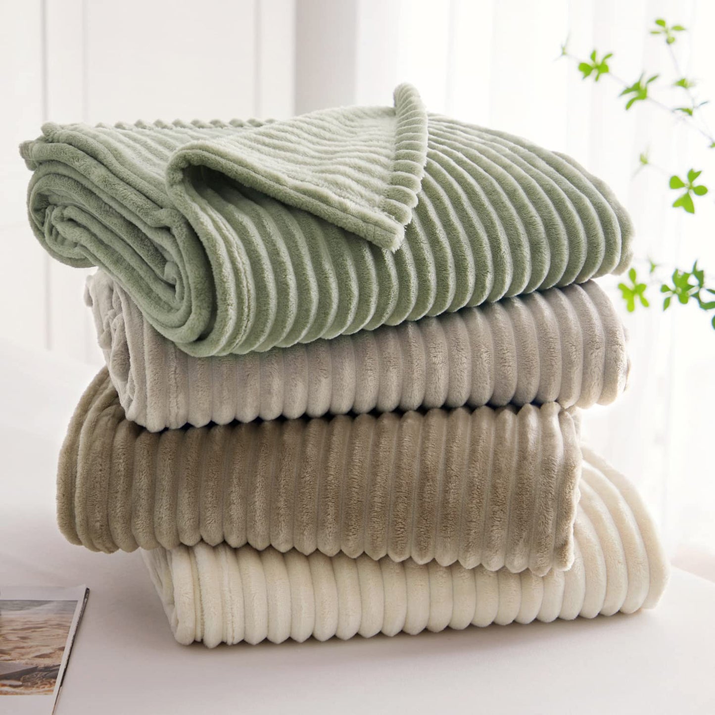 Geniospin Fleece Blanket Queen Size – 280GSM Super Soft Lightweight Bed Blanket with Strip, 3D Ribbed Jacquard, Plush Fuzzy Cozy Microfiber, Warm and Breathable (Taupe, 90x90 inches)